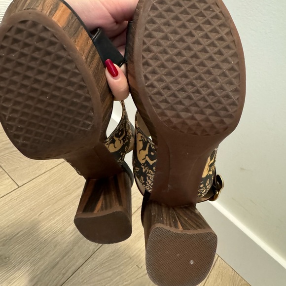 New Aerosoles x Laura Ashley Limited edition Camera Sandals Navy and woodland - Picture 3 of 9